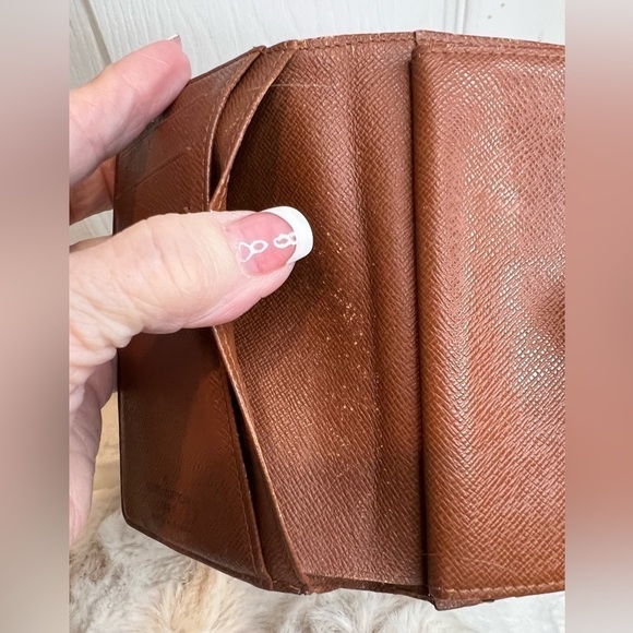 LOUIS VUITTON LV MONOGRAM COATED CANVAS VIENNOIS WALLET - Picture 4 of 16